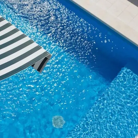 Charming In + Pool * פוצ'ישצ'ה