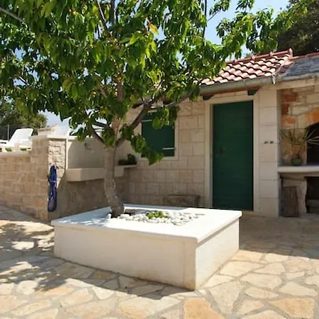 וילה Charming In + Pool *