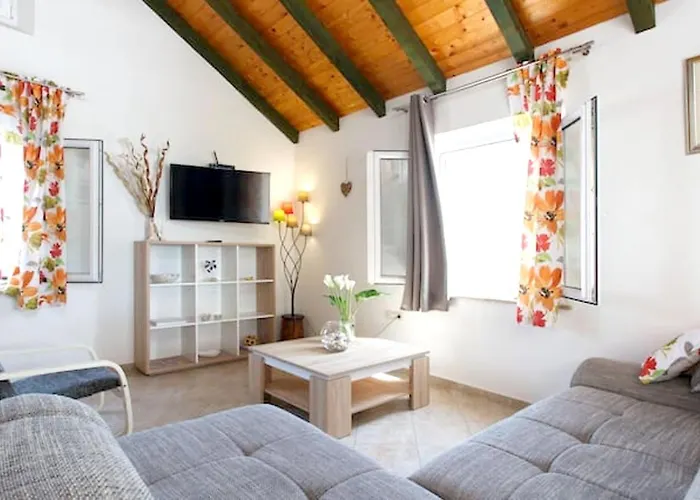 Villa Charming In + Pool Pucisca