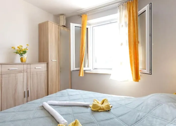 Charming In + Pool * Pucisca