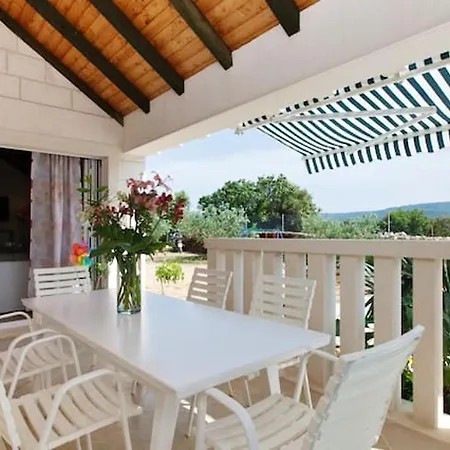 Villa Charming In + Pool Pucisca