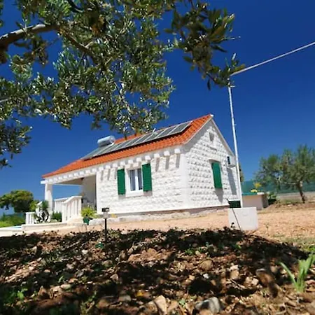 Charming In + Pool Pucisca