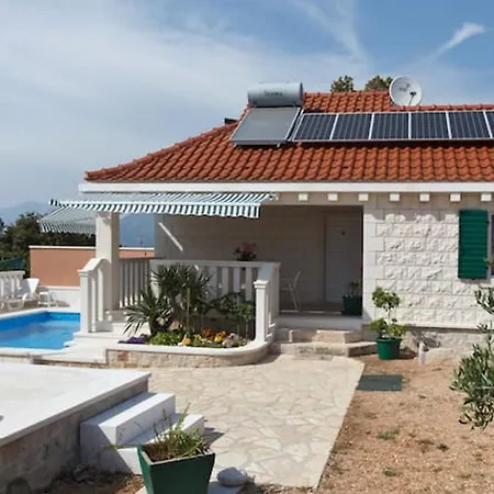 Charming In + Pool Vila