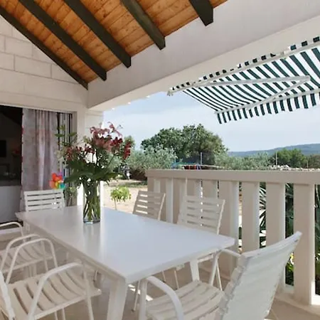 Vila Charming In + Pool Pucisca
