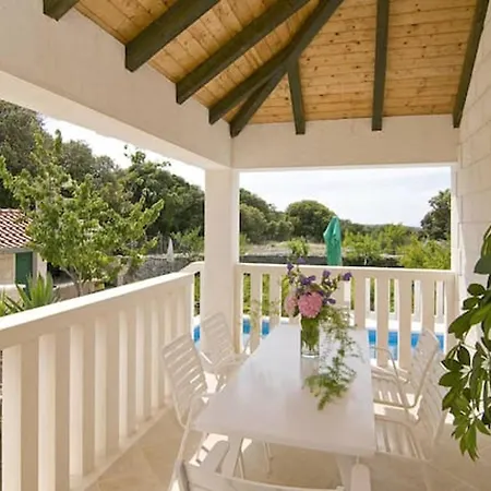 Vila Charming In + Pool Pucisca