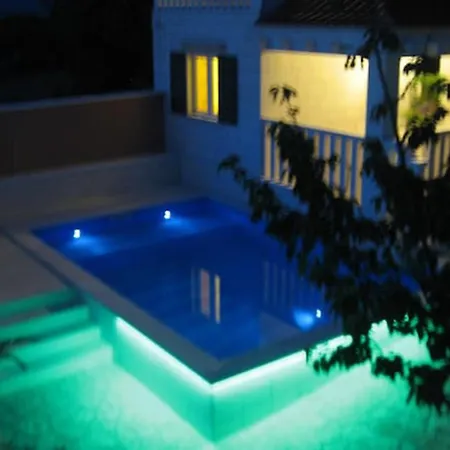 Charming In + Pool Pucisca