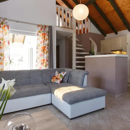 Charming In + Pool Villa *