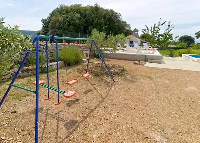 Charming In + Pool * بوتشيتشا