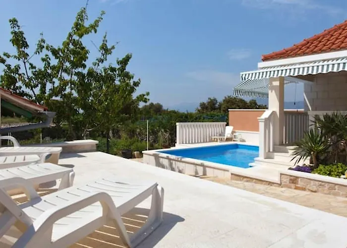 Charming In + Pool فيلة *