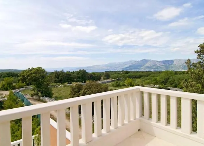 Charming In + Pool فيلة